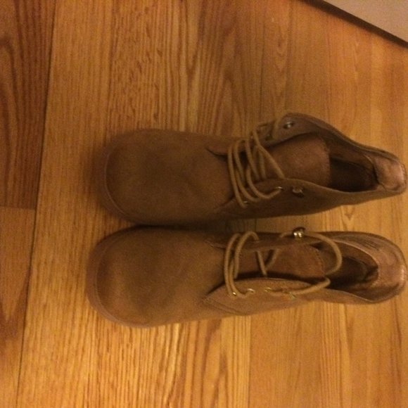 Tan wedged heel light boots - Picture 4 of 4